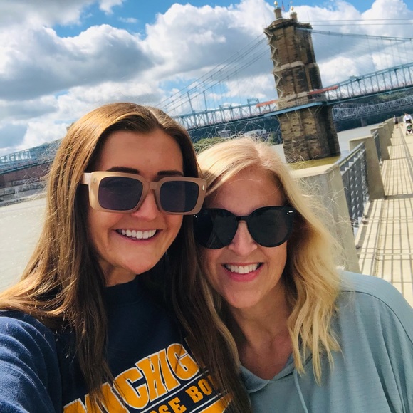 Meet your Posher...June!  Leave a note and say hi! - Picture 4 of 12